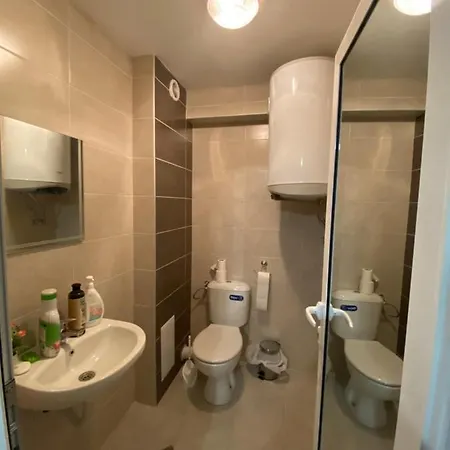 Brand New Cozy 1br Flat With Ac & Free Street Parking *